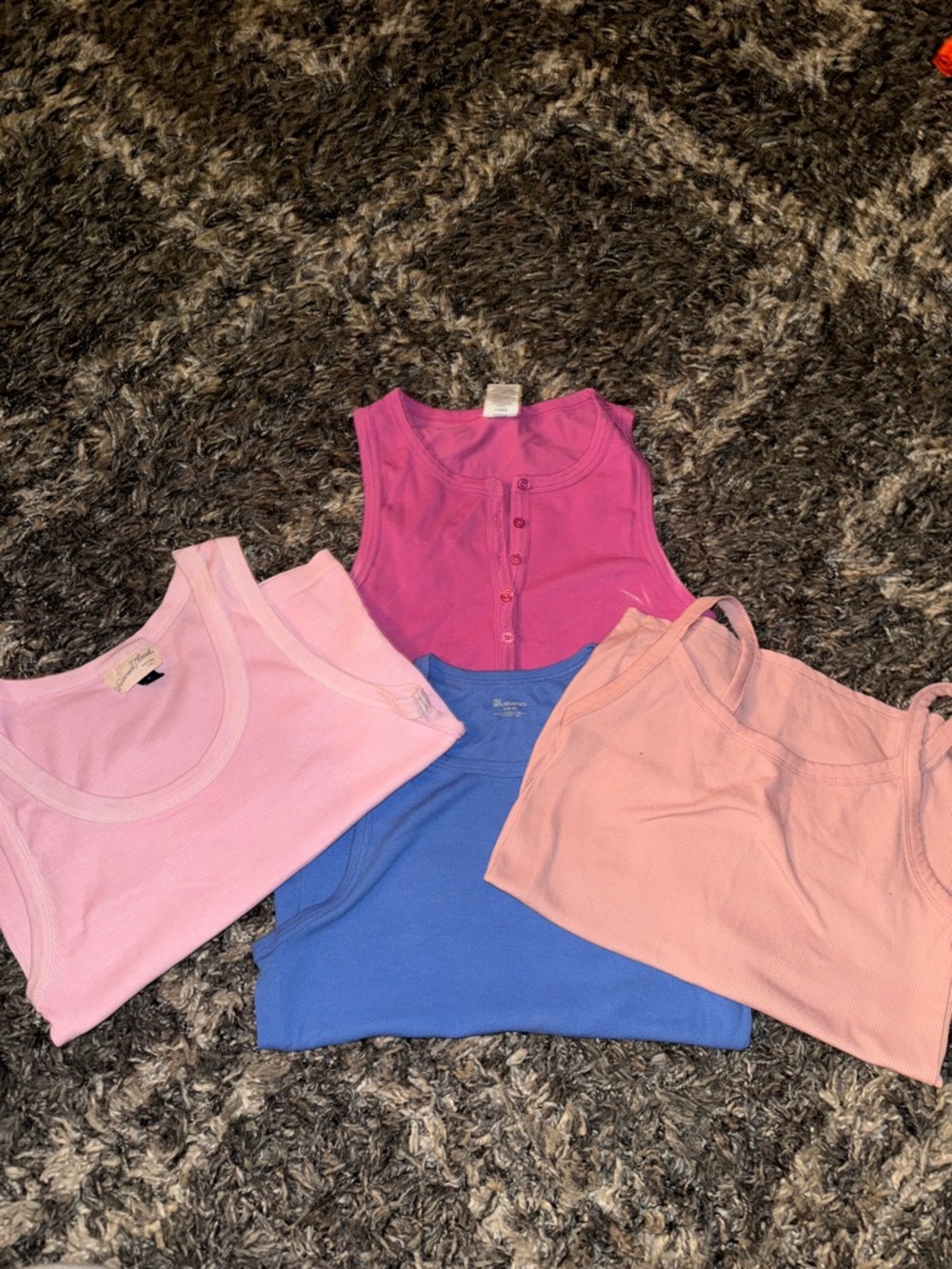 Bundle of tank tops !